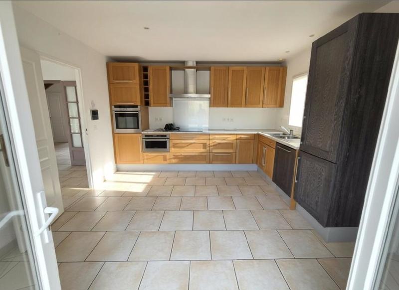 Propriété - 180 m² - 8 pièces