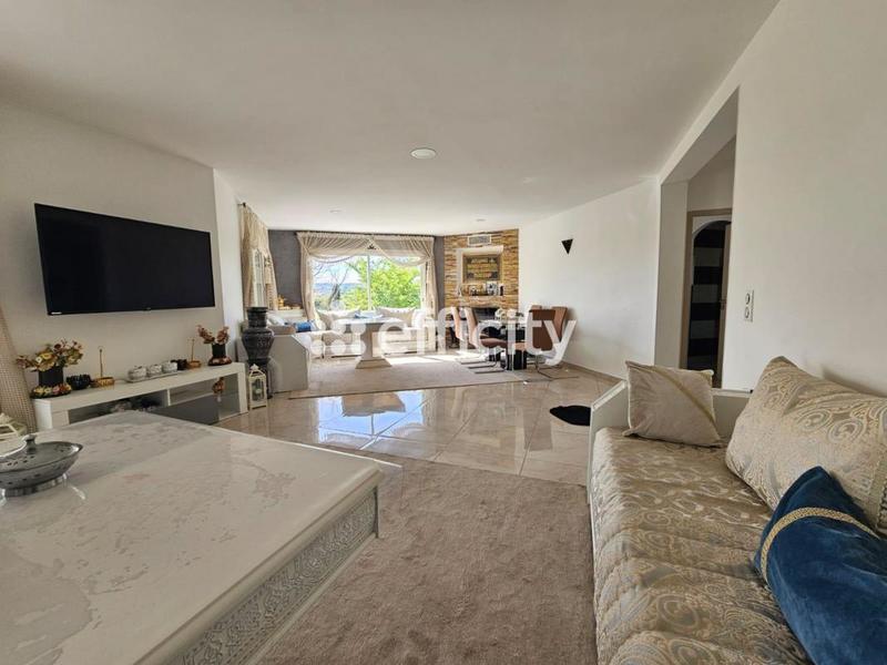 Maison - 176 m² - 6 pièces