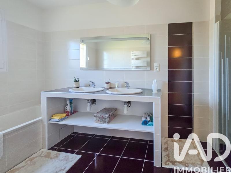 Maison - 204 m² - 7 pièces