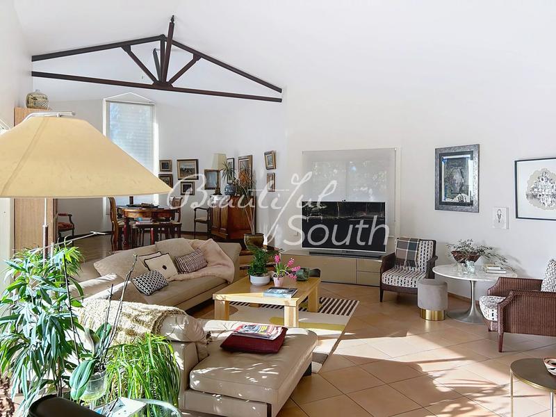 Villa - 354 m² - 6 pièces