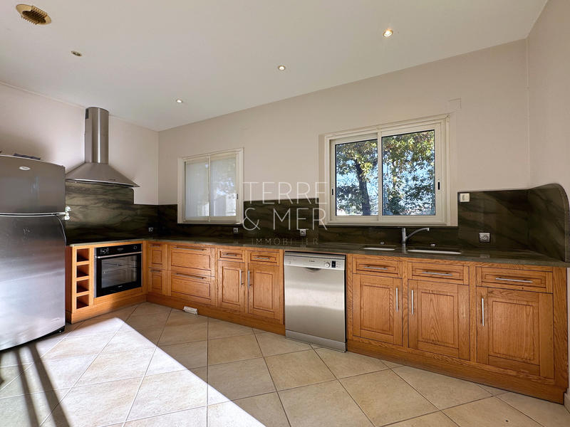 Maison - 180 m² - 6 pièces