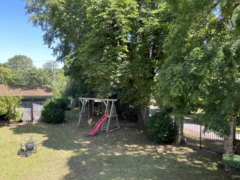 Maison - 230 m² - 9 pièces