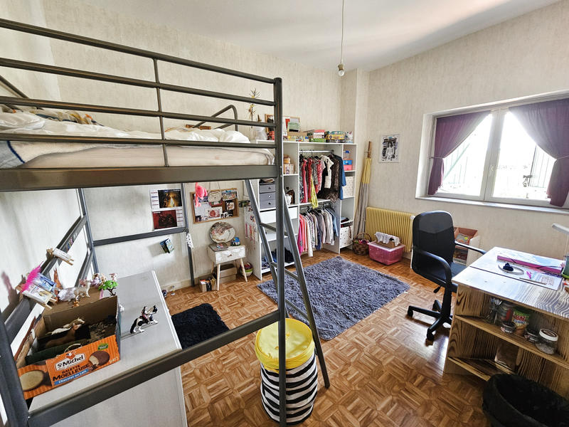 Maison - 90 m² - 5 pièces