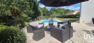 Maison - 240 m² - 8 pièces