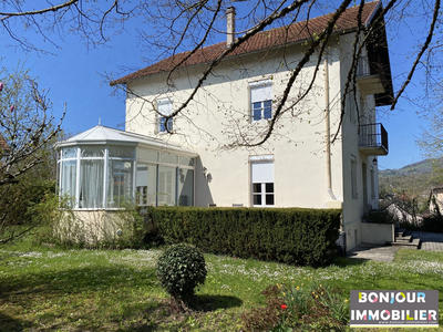 Maison traditionnelle - 176 m² - 6 pièces