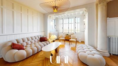 Maison - 280 m² - 9 pièces