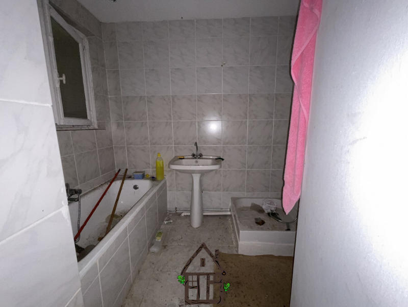 Maison - 270 m² - 16 pièces