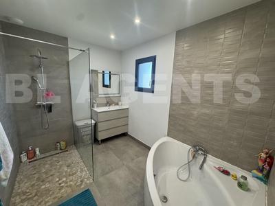 Maison traditionnelle - 105 m² - 5 pièces