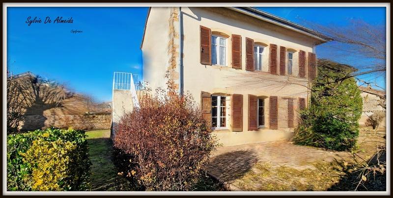 Maison - 180 m² - 8 pièces
