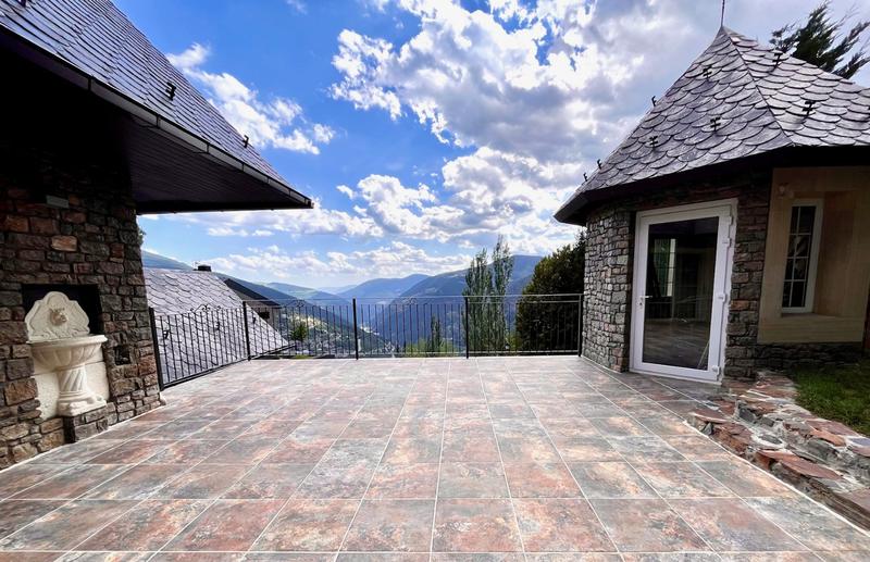 Maison - 475 m² - 8 pièces