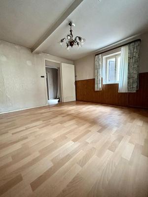 Maison - 93 m² - 7 pièces