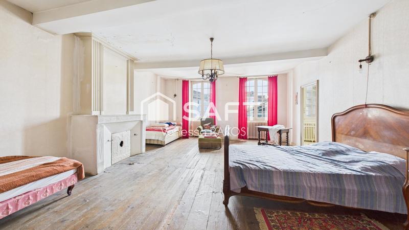 Maison - 290 m² - 9 pièces