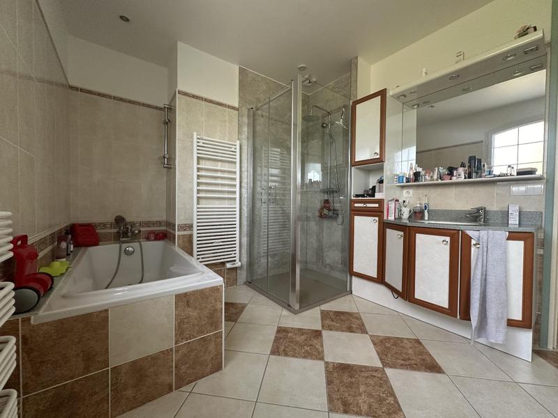 Maison - 212 m² - 8 pièces