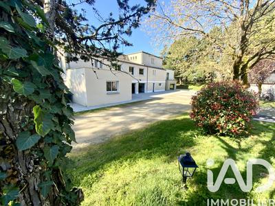 Maison - 525 m² - 12 pièces