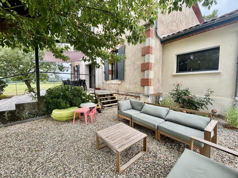 Maison - 250 m² - 8 pièces