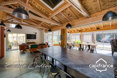 Propriété - 417 m² - 20 pièces