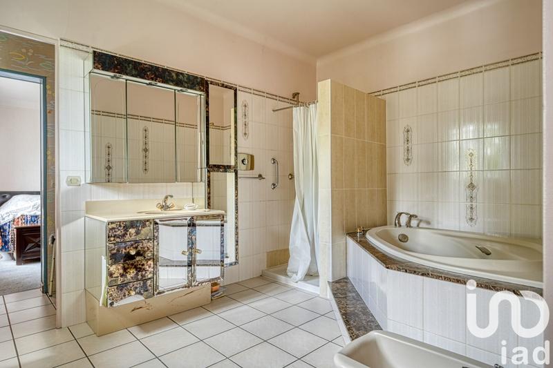 Maison - 223 m² - 8 pièces