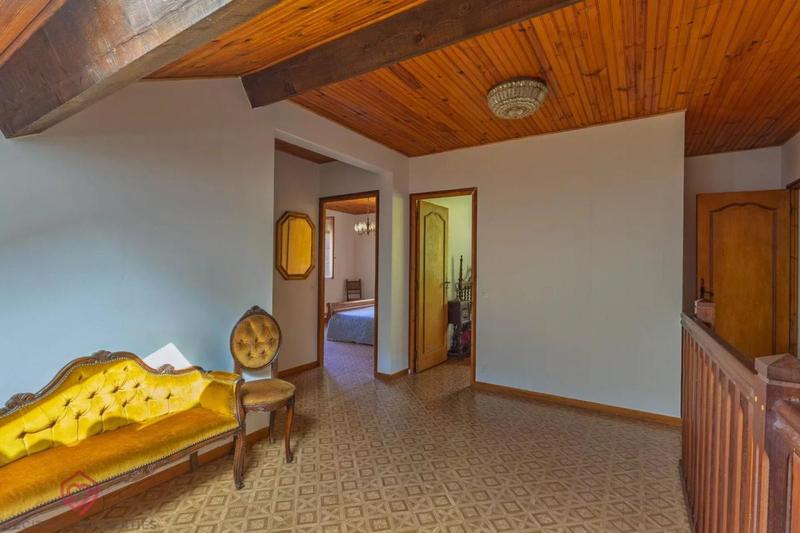 Propriété - 236 m² - 9 pièces