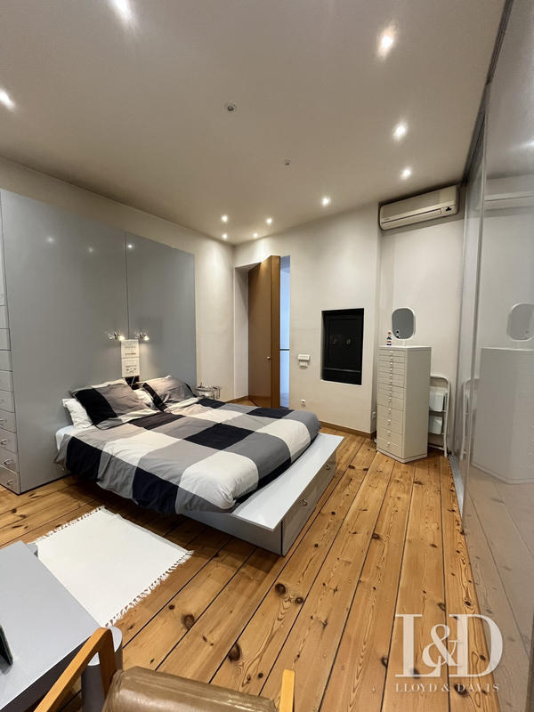 Maison - 235 m² - 8 pièces