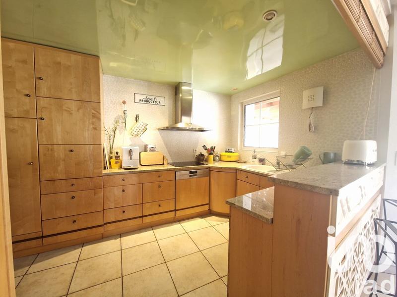 Maison - 225 m² - 8 pièces