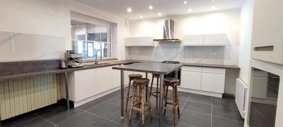 Maison ancienne - 360 m² - 9 pièces