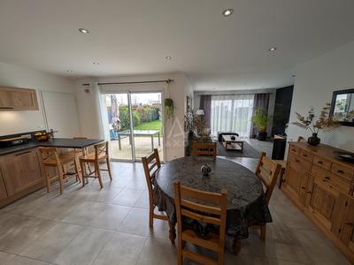 Maison - 93 m² - 6 pièces