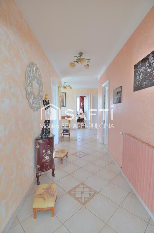 Villa - 208 m² - 9 pièces