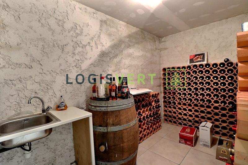 Maison - 352 m² - 8 pièces