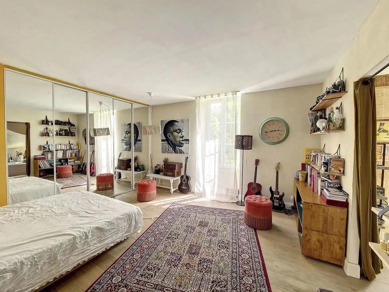 Demeure - 1 000 m² - 20 pièces