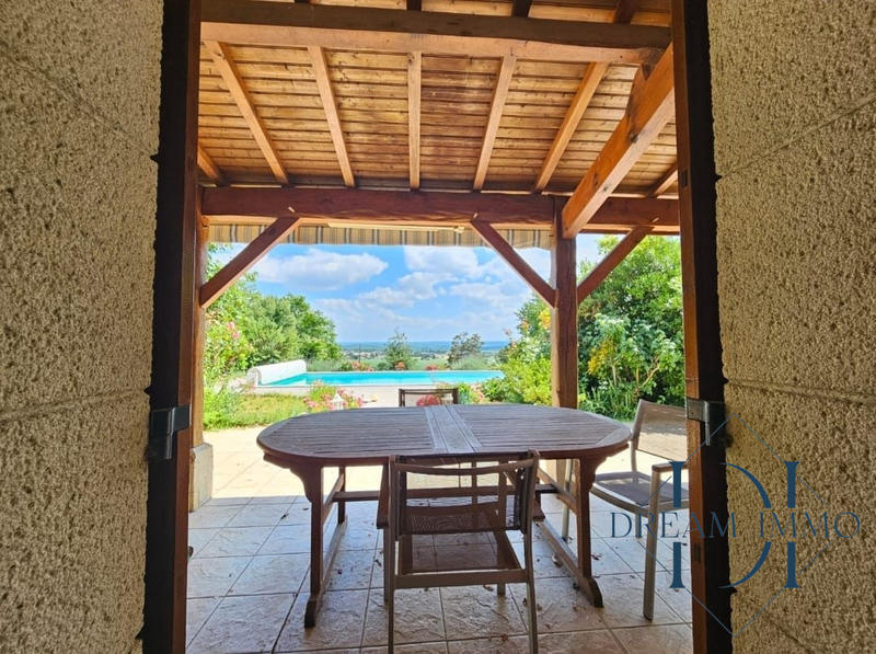 Maison - 263 m² - 7 pièces