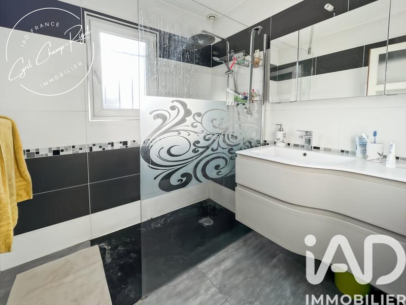 Maison - 180 m² - 8 pièces