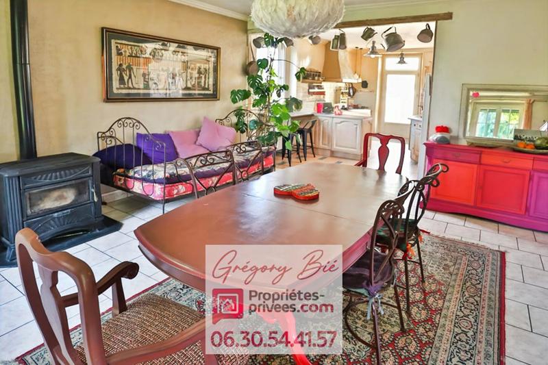 Propriété - 241 m² - 7 pièces