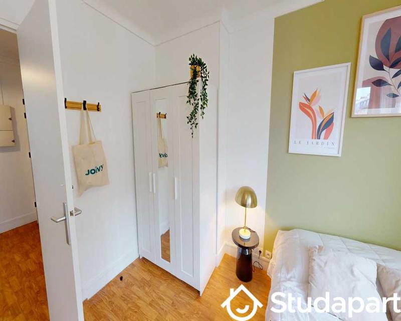 Chambre - 90 m² - 1 pièce