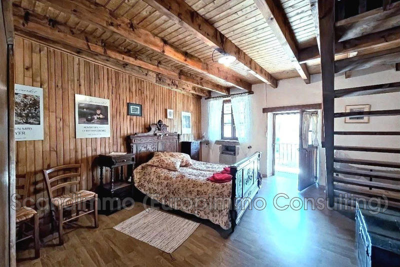 Maison - 212 m² - 8 pièces