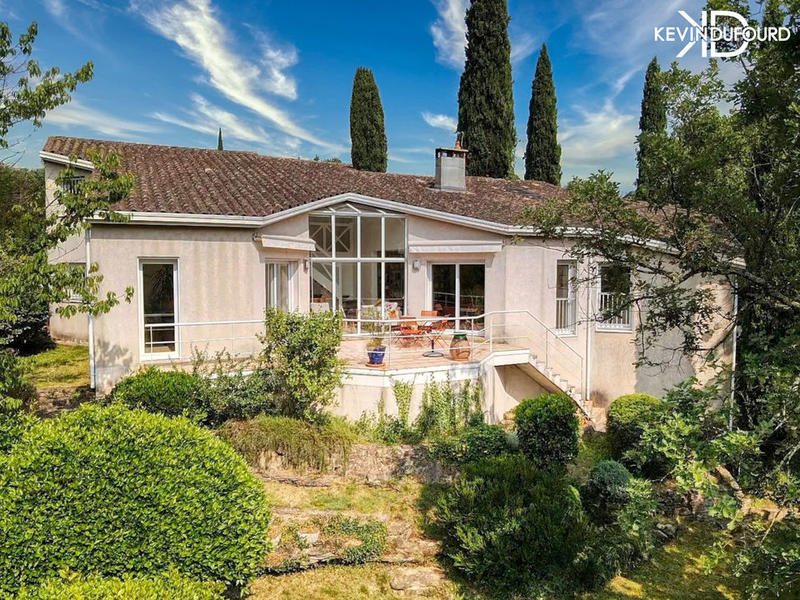 Maison - 180 m² - 7 pièces