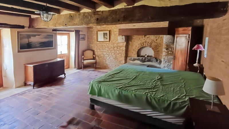 Maison - 240 m² - 8 pièces