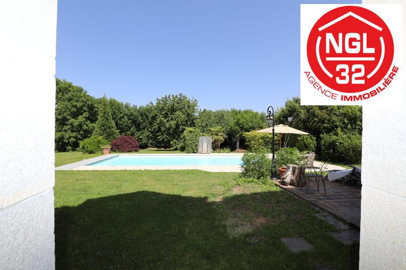 Maison - 250 m² - 10 pièces