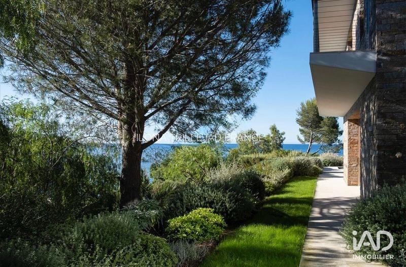 Maison - 300 m² - 5 pièces