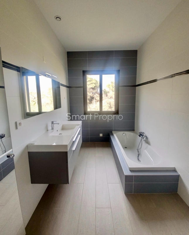 Propriété - 250 m² - 6 pièces