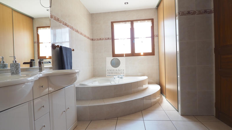 Maison - 179 m² - 7 pièces