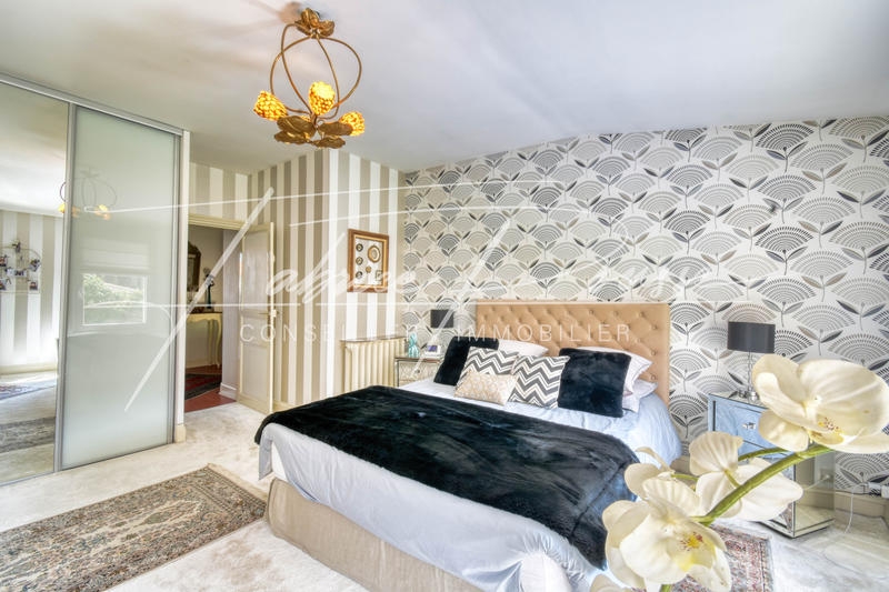 Maison - 203 m² - 7 pièces