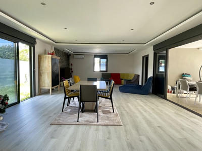 Maison - 180 m² - 7 pièces