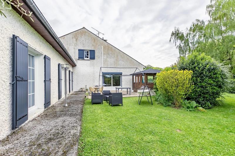 Maison - 258 m² - 8 pièces