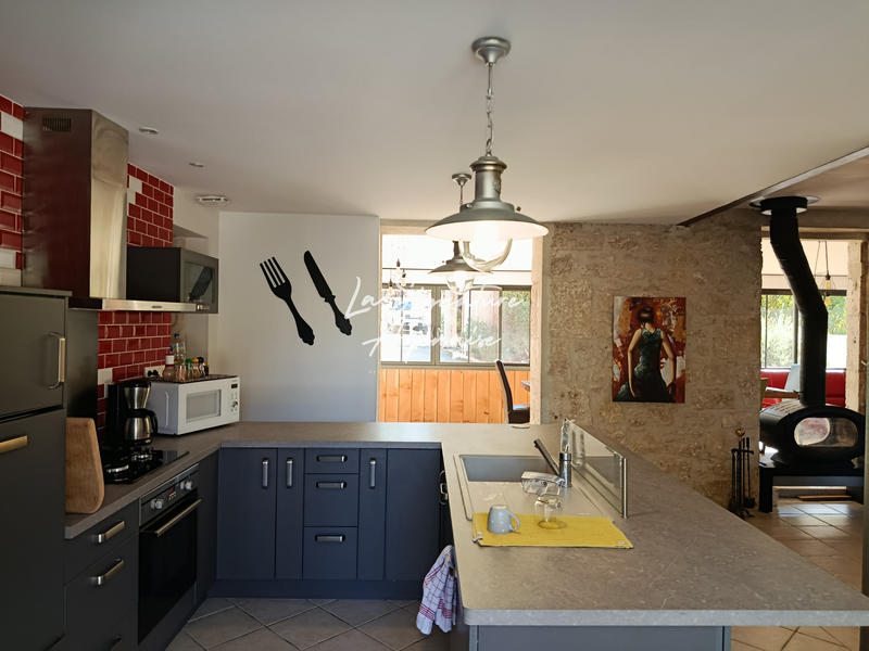 Maison - 240 m² - 8 pièces