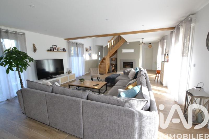 Maison - 230 m² - 7 pièces