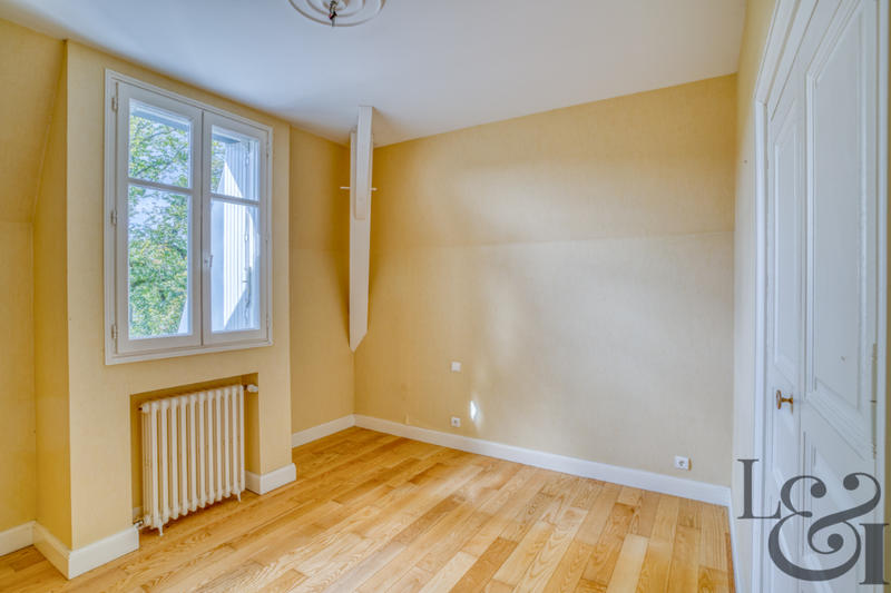 Maison - 281 m² - 10 pièces