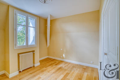 Maison - 281 m² - 10 pièces