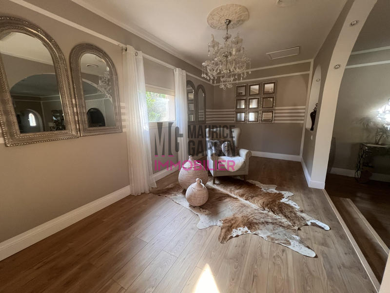 Maison - 210 m² - 7 pièces