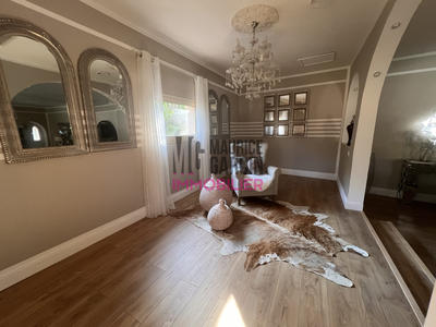 Maison - 210 m² - 7 pièces