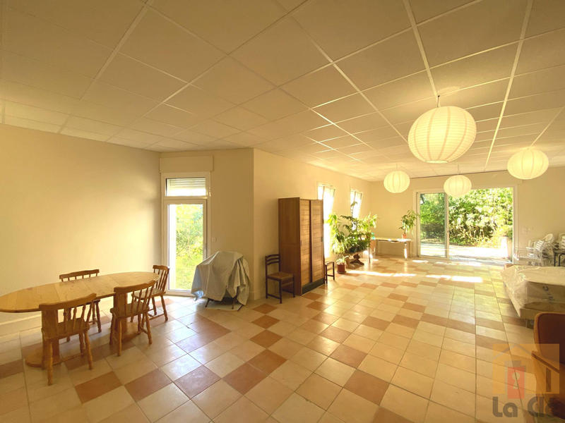 Maison - 455 m² - 9 pièces